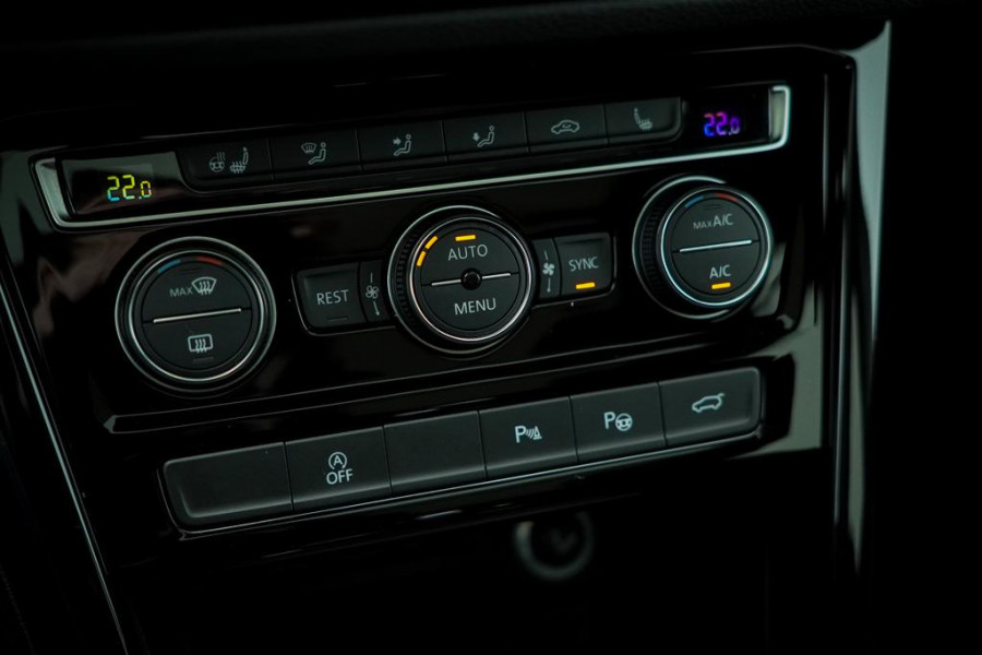 Volkswagen Touran 1.8 TSI Highline Business R 7p / Stoel&Stuurverwarming / Pano