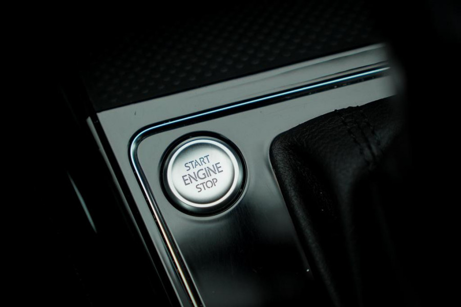 Volkswagen Touran 1.8 TSI Highline Business R 7p / Stoel&Stuurverwarming / Pano