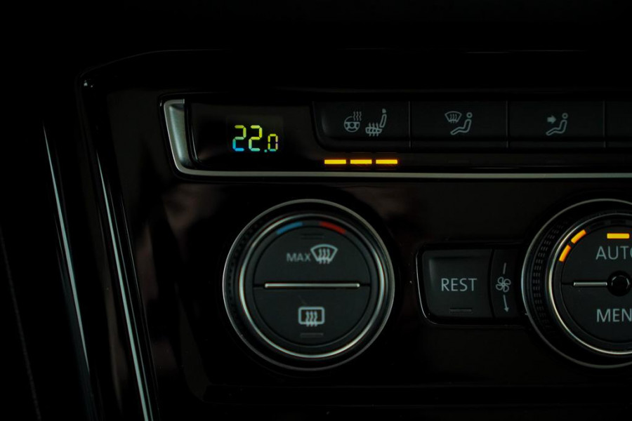 Volkswagen Touran 1.8 TSI Highline Business R 7p / Stoel&Stuurverwarming / Pano