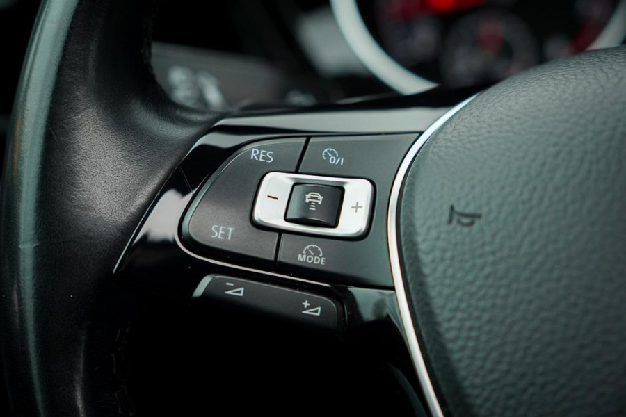 Volkswagen Touran 1.8 TSI Highline Business R 7p / Stoel&Stuurverwarming / Pano