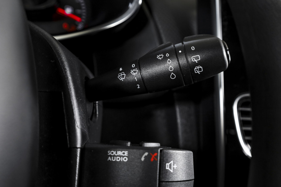 Renault Clio 90 PK 0.9 TCe Zen Orig. NL | Cruise | PDC | NAV | Airco | DAB | Afn. Trekhaak | LM 16" |