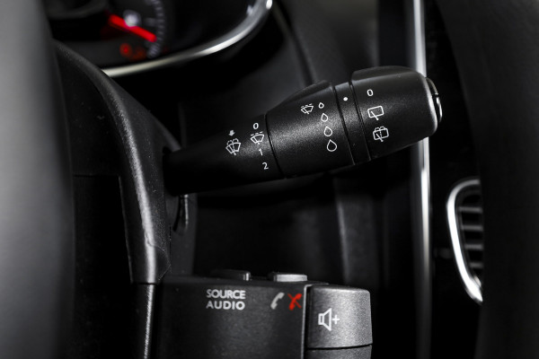 Renault Clio 90 PK 0.9 TCe Zen Orig. NL | Cruise | PDC | NAV | Airco | DAB | Afn. Trekhaak | LM 16" |