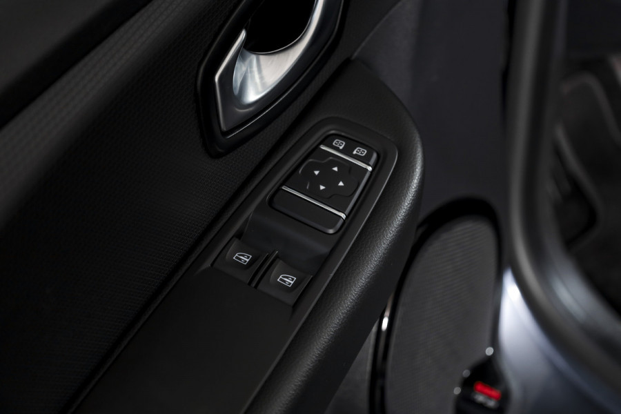 Renault Clio 90 PK 0.9 TCe Zen Orig. NL | Cruise | PDC | NAV | Airco | DAB | Afn. Trekhaak | LM 16" |