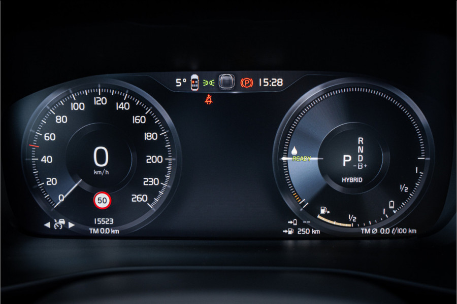 Volvo XC40 1.5 T4 Recharge Core ** Camera ** Stoelverwarming ** Winter-line