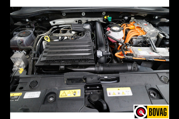 CUPRA Formentor 1.4 e-Hybrid Business 204 PK automaat | Adap. cruise | Camera | Navigatie | App. connect | Draadloze telefoonlader, sfeerverlichting, Led