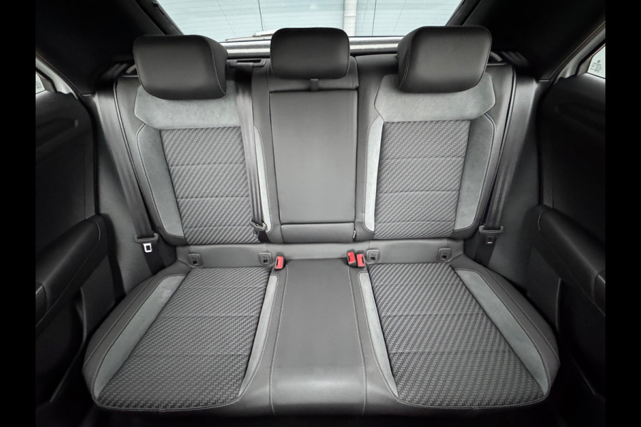 Volkswagen T-Roc 1.5 TSI Automaat R-Line * Camera * Side Assist * Virtual Cockpit * Stoelverwarming *