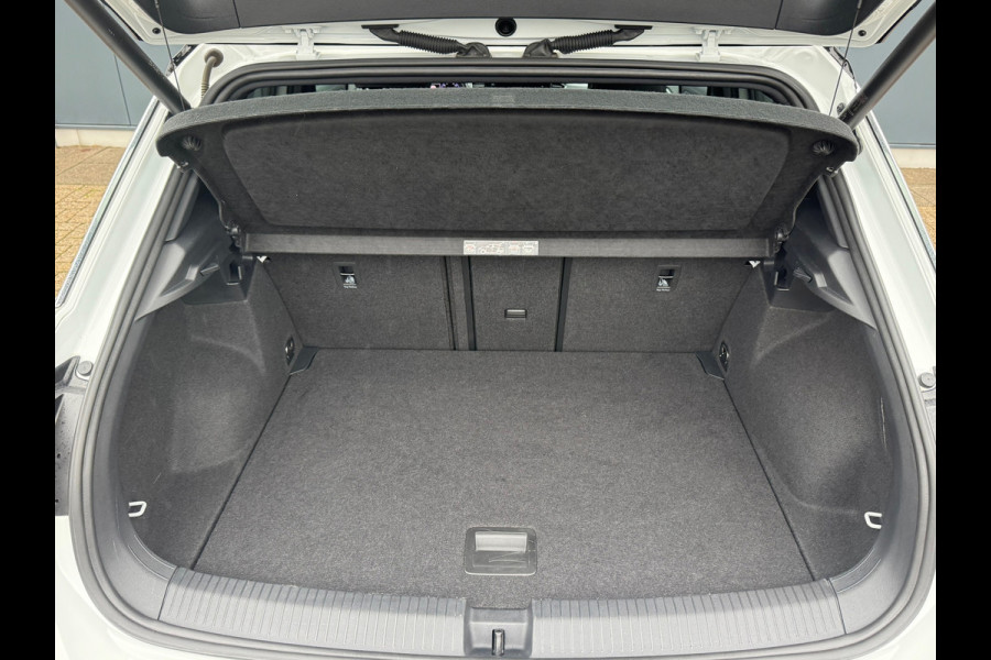 Volkswagen T-Roc 1.5 TSI Automaat R-Line * Camera * Side Assist * Virtual Cockpit * Stoelverwarming *