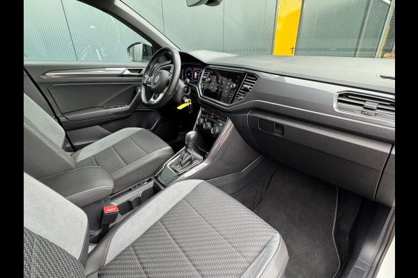 Volkswagen T-Roc 1.5 TSI Automaat R-Line * Camera * Side Assist * Virtual Cockpit * Stoelverwarming *
