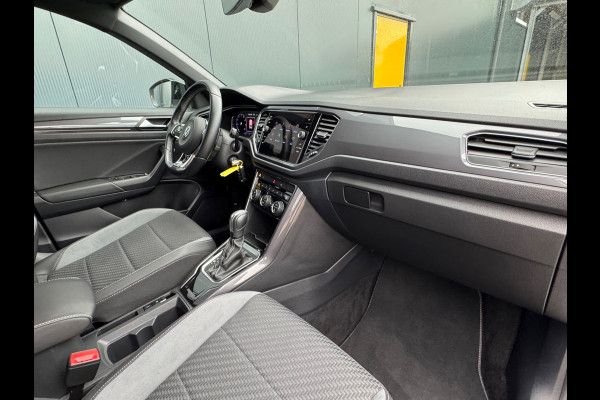 Volkswagen T-Roc 1.5 TSI Automaat R-Line * Camera * Side Assist * Virtual Cockpit * Stoelverwarming *