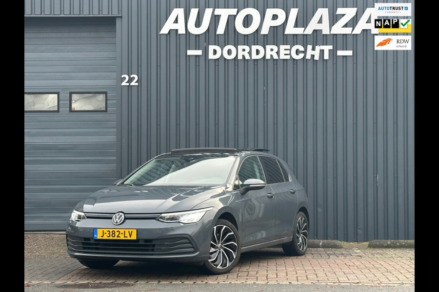 Volkswagen Golf 1.5 TSI Life Pano/ Navi / Sfeer