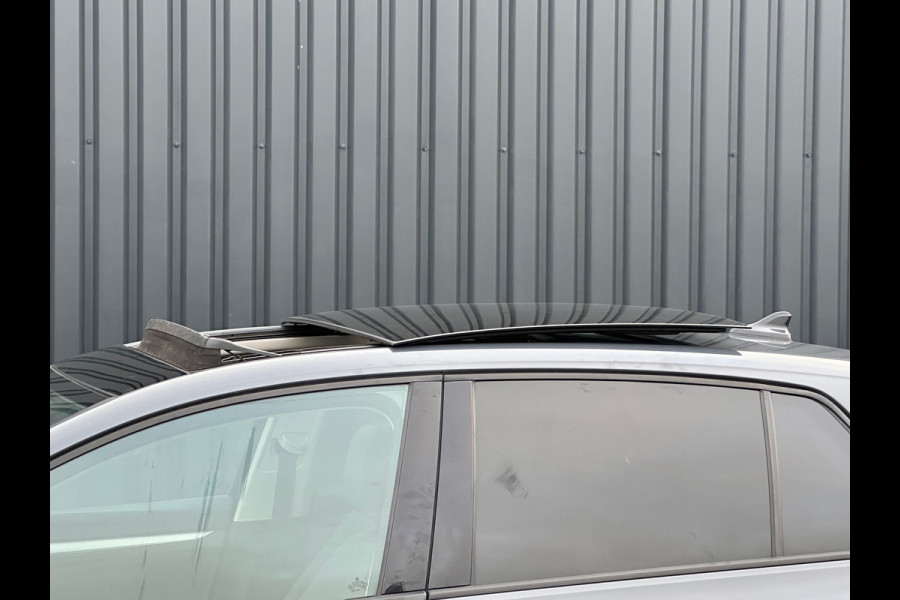 Volkswagen Golf 1.5 TSI Life Pano/ Navi / Sfeer