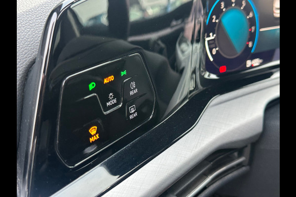 Volkswagen Golf 1.5 TSI Life Pano/ Navi / Sfeer