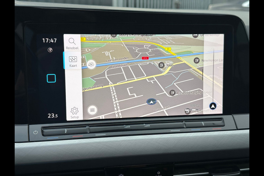 Volkswagen Golf 1.5 TSI Life Pano/ Navi / Sfeer