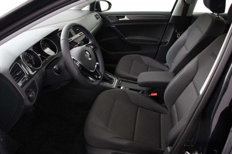 Volkswagen e-Golf Edition Volkswagen e-Golf e-Golf | Navigatie | Climate Control | Cruise control adaptief | Parkeer sensoren | Lichtmetalen Velgen 17" |