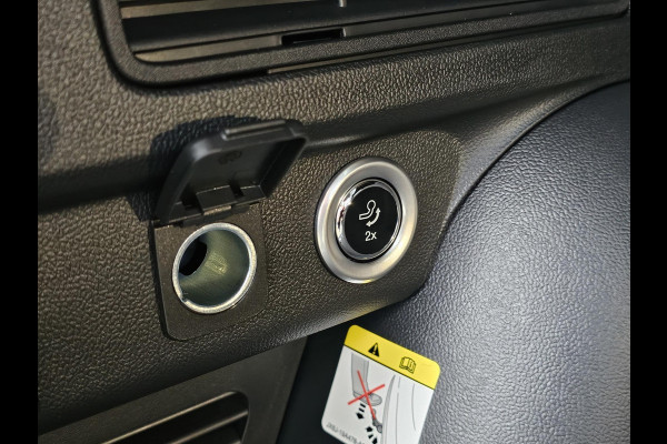 Ford Kuga 2.5 PHEV ST-Line 243 pk | Driver Assistance Pack | Wegklapbare trekhaak | 2.100 kg trekgewicht! | Winterpakket | 19 inch Licht metalen Velgen