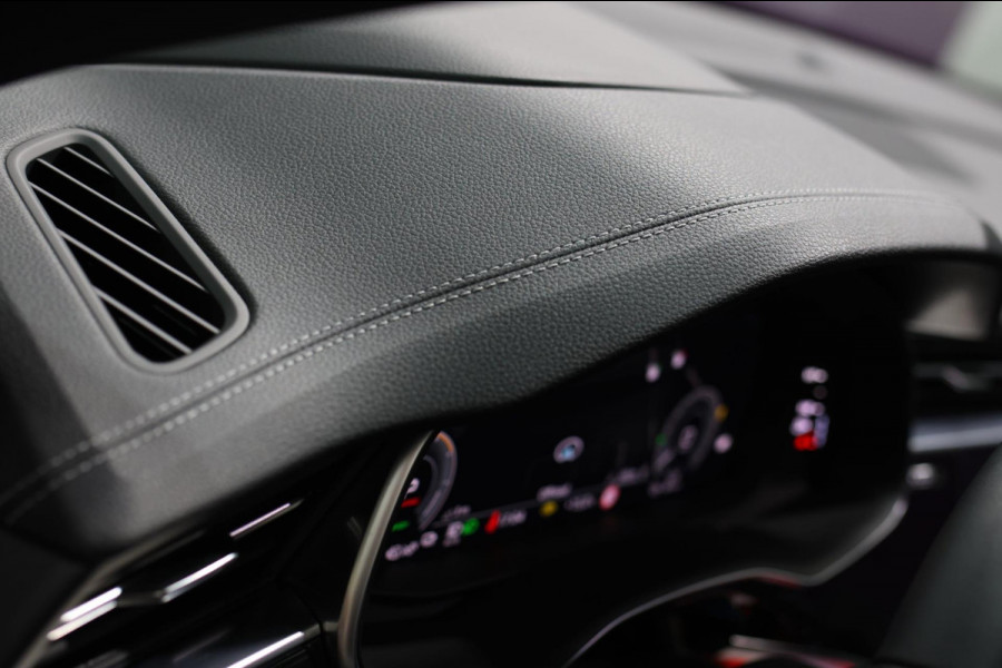 Audi Q8 60 TFSI e Quattro Competition *Pano*RS-Stoelen*B&O*4-Wiel besturing*360 Camera*