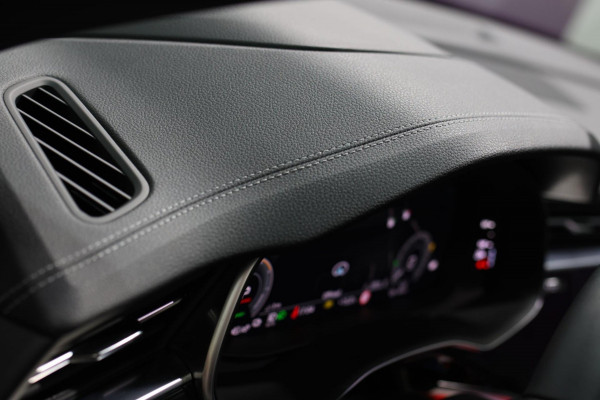 Audi Q8 60 TFSI e Quattro Competition *Pano*RS-Stoelen*B&O*4-Wiel besturing*360 Camera*