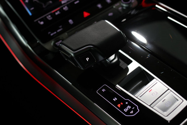 Audi Q8 60 TFSI e Quattro Competition *Pano*RS-Stoelen*B&O*4-Wiel besturing*360 Camera*