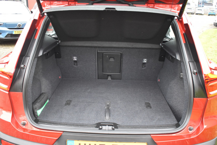 Volvo XC40 B4 211PK Automaat Plus Dark | Trekhaak | BLIS | ACC | H&K | Elektr. Stoel | Camera | All seasons