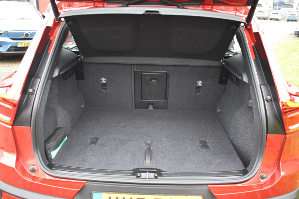 Volvo XC40 B4 211PK Automaat Plus Dark | Trekhaak | BLIS | ACC | H&K | Elektr. Stoel | Camera | All seasons