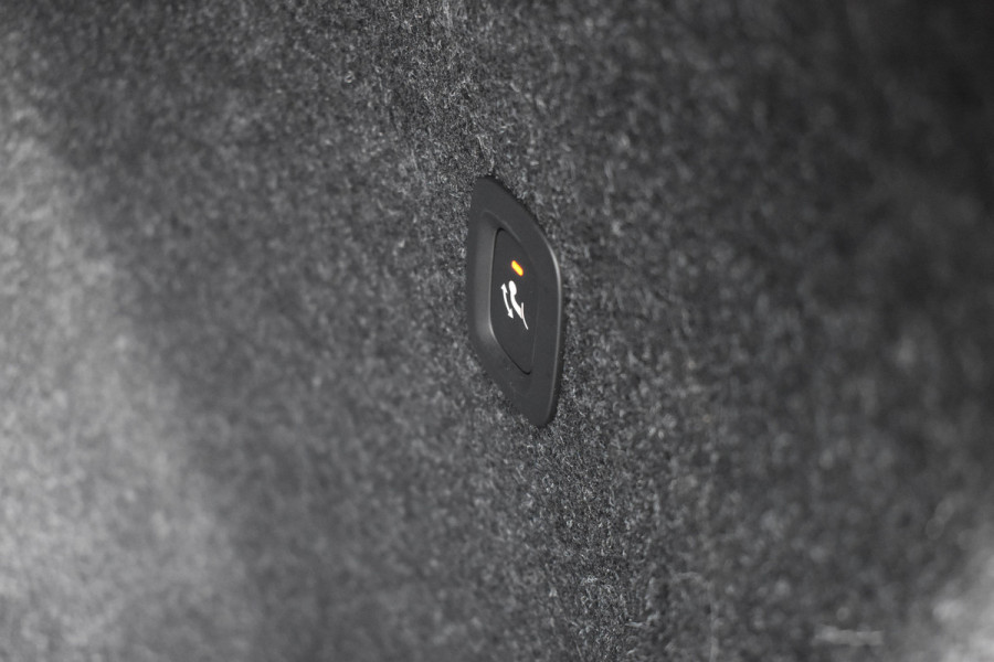 Volvo XC40 B4 211PK Automaat Plus Dark | Trekhaak | BLIS | ACC | H&K | Elektr. Stoel | Camera | All seasons