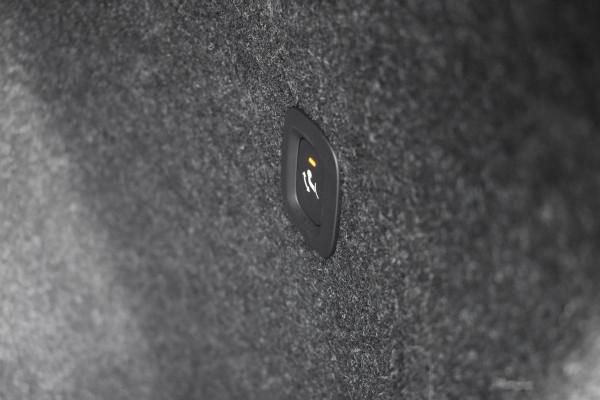 Volvo XC40 B4 211PK Automaat Plus Dark | Trekhaak | BLIS | ACC | H&K | Elektr. Stoel | Camera | All seasons