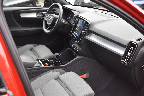 Volvo XC40 B4 211PK Automaat Plus Dark | Trekhaak | BLIS | ACC | H&K | Elektr. Stoel | Camera | All seasons