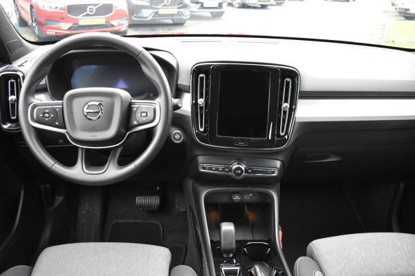Volvo XC40 B4 211PK Automaat Plus Dark | Trekhaak | BLIS | ACC | H&K | Elektr. Stoel | Camera | All seasons