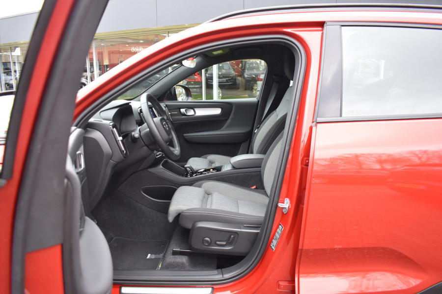 Volvo XC40 B4 211PK Automaat Plus Dark | Trekhaak | BLIS | ACC | H&K | Elektr. Stoel | Camera | All seasons