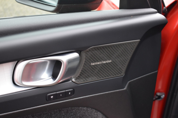 Volvo XC40 B4 211PK Automaat Plus Dark | Trekhaak | BLIS | ACC | H&K | Elektr. Stoel | Camera | All seasons