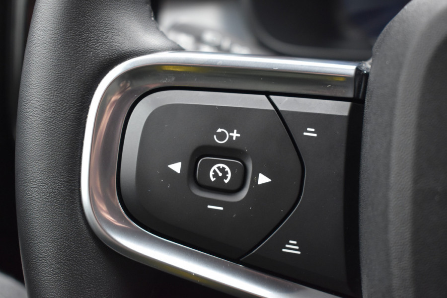 Volvo XC40 B4 211PK Automaat Plus Dark | Trekhaak | BLIS | ACC | H&K | Elektr. Stoel | Camera | All seasons