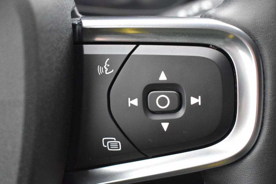 Volvo XC40 B4 211PK Automaat Plus Dark | Trekhaak | BLIS | ACC | H&K | Elektr. Stoel | Camera | All seasons