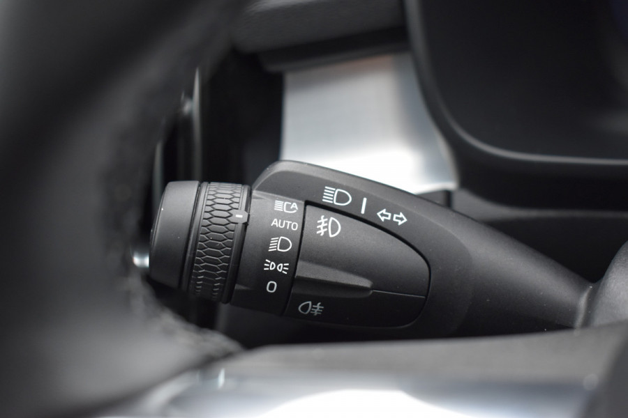 Volvo XC40 B4 211PK Automaat Plus Dark | Trekhaak | BLIS | ACC | H&K | Elektr. Stoel | Camera | All seasons