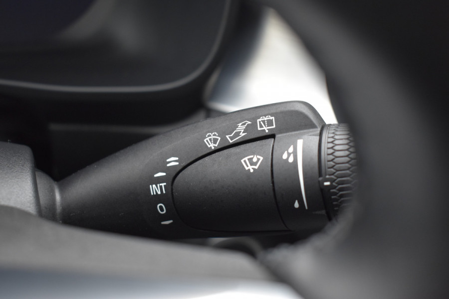 Volvo XC40 B4 211PK Automaat Plus Dark | Trekhaak | BLIS | ACC | H&K | Elektr. Stoel | Camera | All seasons