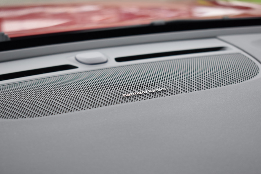 Volvo XC40 B4 211PK Automaat Plus Dark | Trekhaak | BLIS | ACC | H&K | Elektr. Stoel | Camera | All seasons