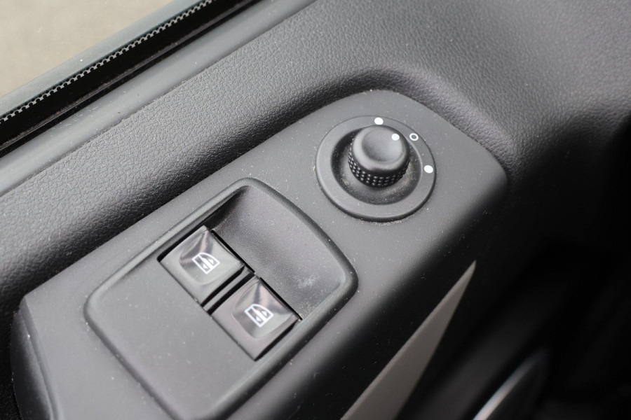 Renault Trafic 1.6 dCi L2H1 DC Luxe | L+R Schuifdeur | Dubbel cabine | Navigatie | PDC | Airco | Cruise control | 5-Zitter | Nieuwe APK | NAP Logisch | Euro 6