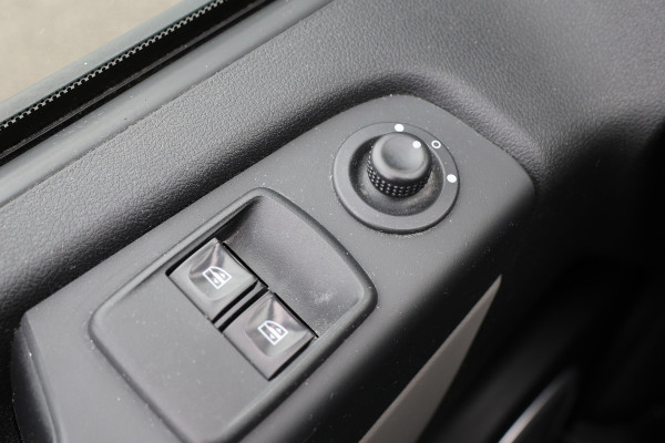 Renault Trafic 1.6 dCi L2H1 DC Luxe | L+R Schuifdeur | Dubbel cabine | Navigatie | PDC | Airco | Cruise control | 5-Zitter | Nieuwe APK | NAP Logisch | Euro 6