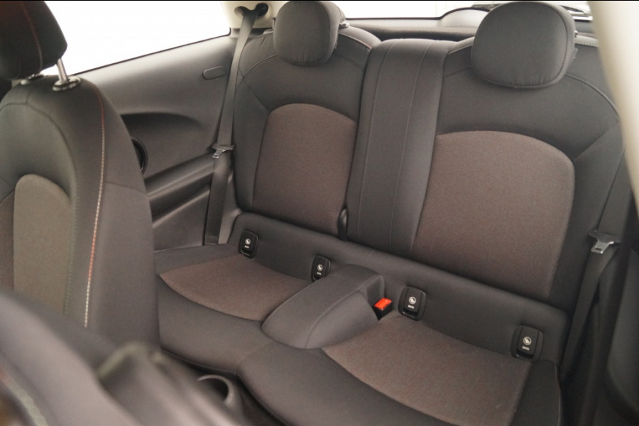 MINI Cooper 1.5 136pk Cooper Business -NAVI-PDC-CRUISE-AIRCO-