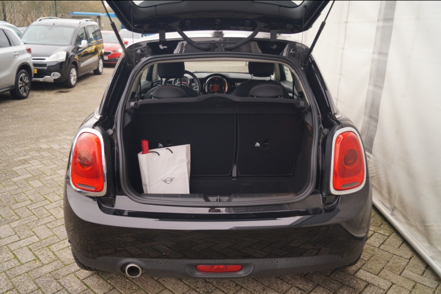 MINI Cooper 1.5 136pk Cooper Business -NAVI-PDC-CRUISE-AIRCO-