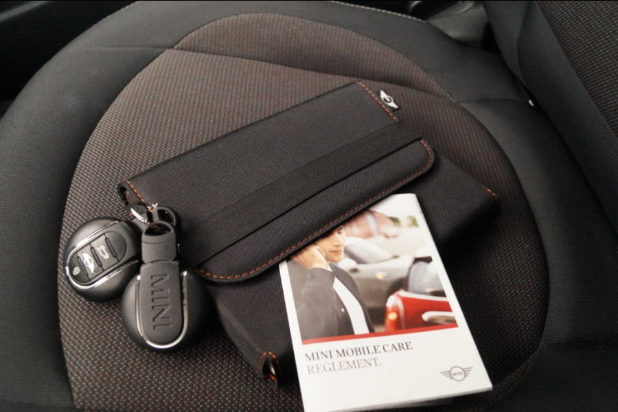 MINI Cooper 1.5 136pk Cooper Business -NAVI-PDC-CRUISE-AIRCO-