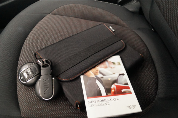 MINI Cooper 1.5 136pk Cooper Business -NAVI-PDC-CRUISE-AIRCO-