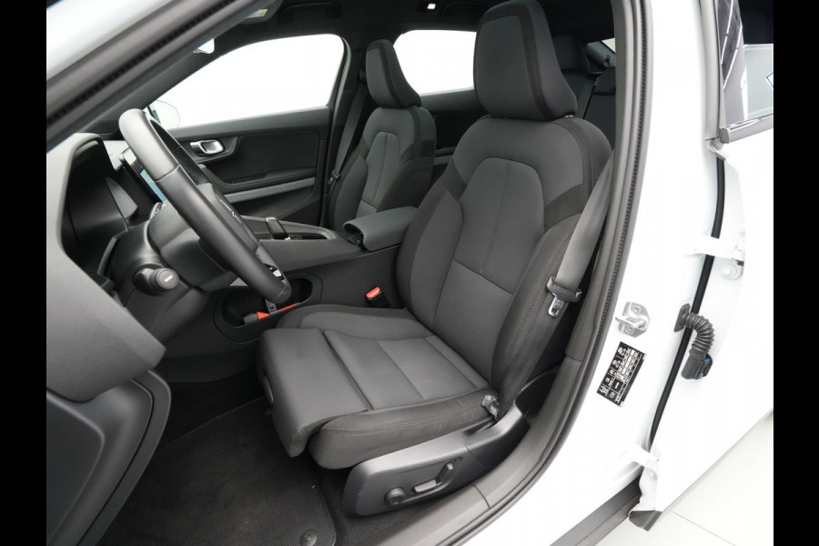 Polestar 2 Long Range Dual Motor 408pk Launch Edition 78kWh Panorama Navigatie 360 camera Stoelverwarming Harman/Kardon 31