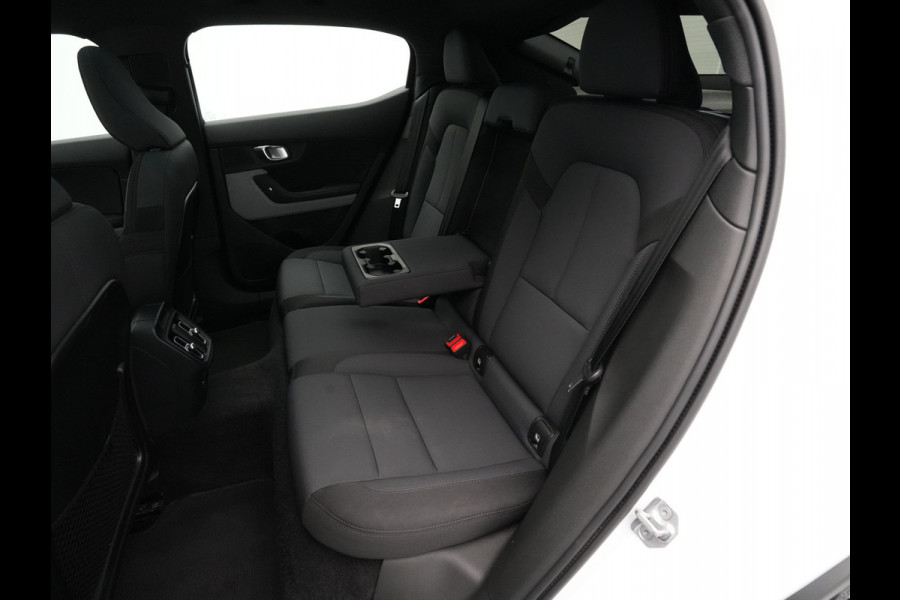 Polestar 2 Long Range Dual Motor 408pk Launch Edition 78kWh Panorama Navigatie 360 camera Stoelverwarming Harman/Kardon 31