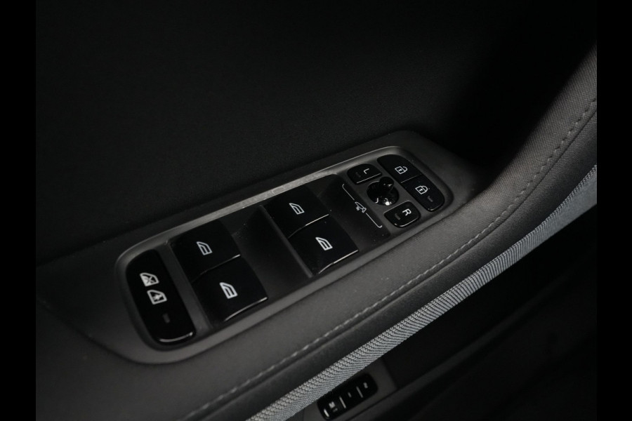 Polestar 2 Long Range Dual Motor 408pk Launch Edition 78kWh Panorama Navigatie 360 camera Stoelverwarming Harman/Kardon 31