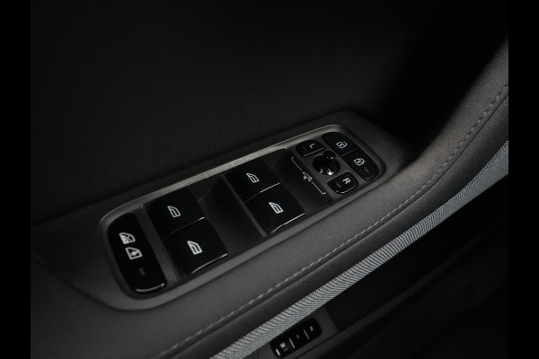 Polestar 2 Long Range Dual Motor 408pk Launch Edition 78kWh Panorama Navigatie 360 camera Stoelverwarming Harman/Kardon 31