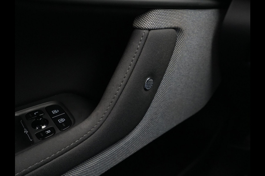 Polestar 2 Long Range Dual Motor 408pk Launch Edition 78kWh Panorama Navigatie 360 camera Stoelverwarming Harman/Kardon 31