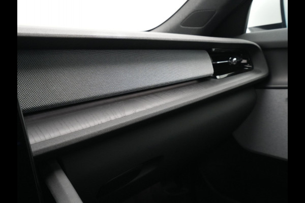 Polestar 2 Long Range Dual Motor 408pk Launch Edition 78kWh Panorama Navigatie 360 camera Stoelverwarming Harman/Kardon 31