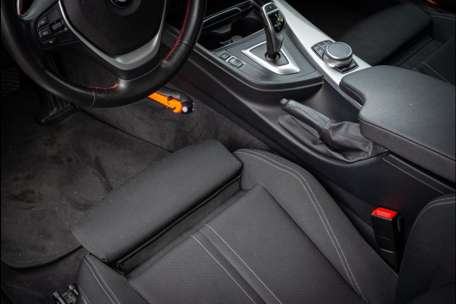 BMW 4 Serie Coupé 420i Executive Edition Xenon Navigatie Keyless