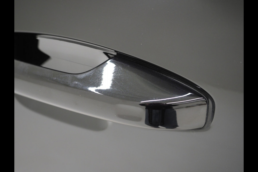 Volvo XC40 1.5 T5 Recharge R-Design Full Black | Panoramadak | Pilot Assist | Harman/Kardon | 360 | Keyless | Carplay