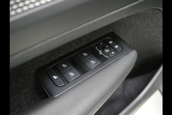 Volvo XC40 1.5 T5 Recharge R-Design Full Black | Panoramadak | Pilot Assist | Harman/Kardon | 360 | Keyless | Carplay